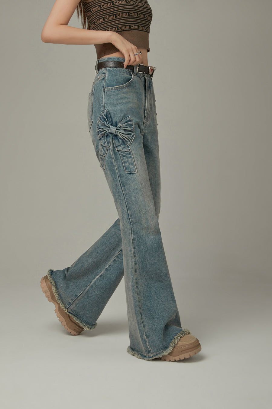 CHUU Bow Design Frayed Hem Bootcut Denim Jeans