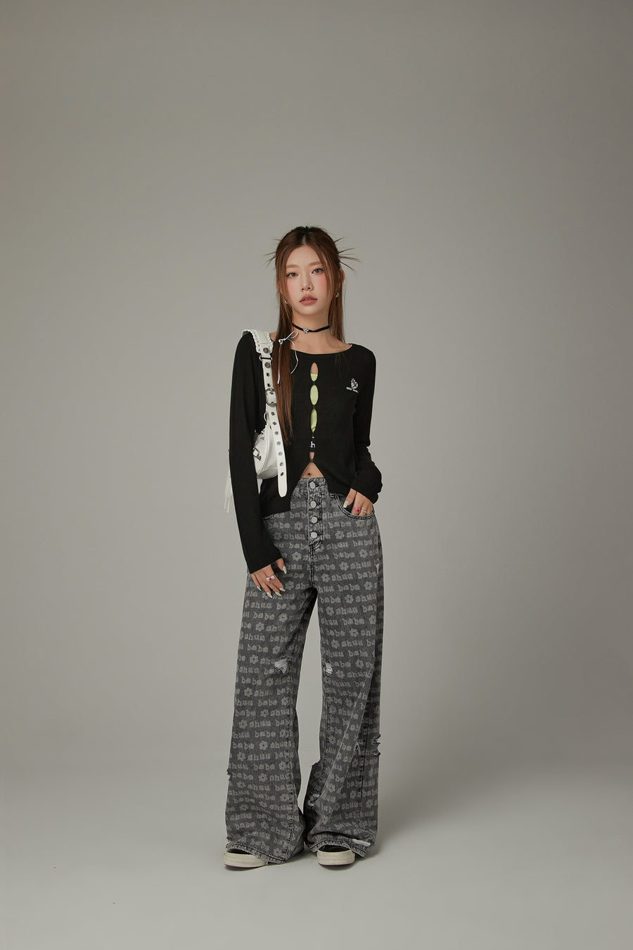 CHUU Lettering Button Distressed Denim Jeans