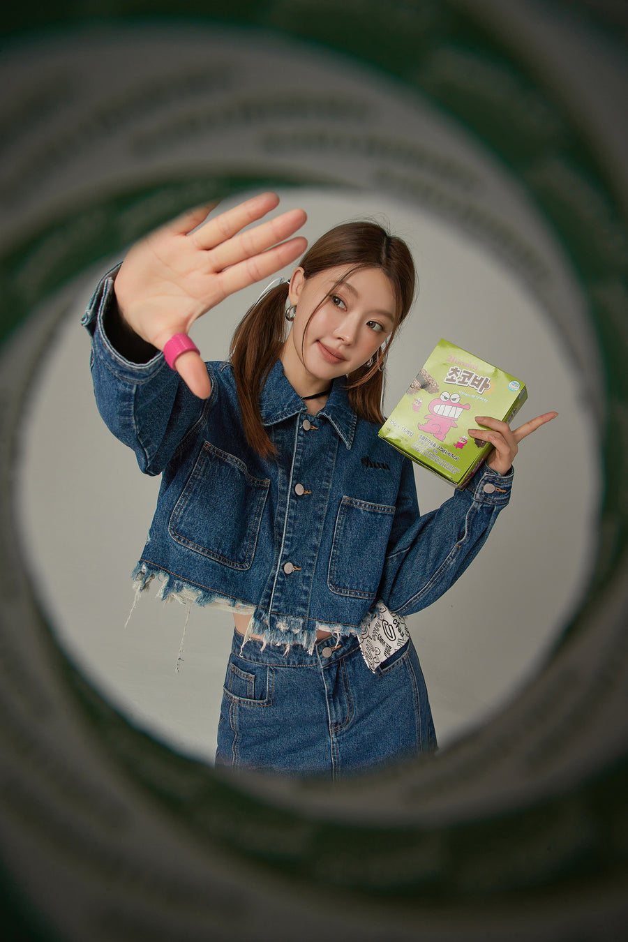 CHUU Raw Hem Denim Crop Jacket