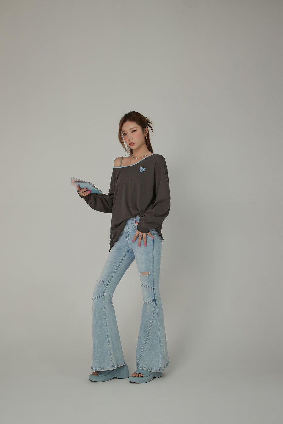 CHUU Stitch Distressed Bootcut Denim Jeans