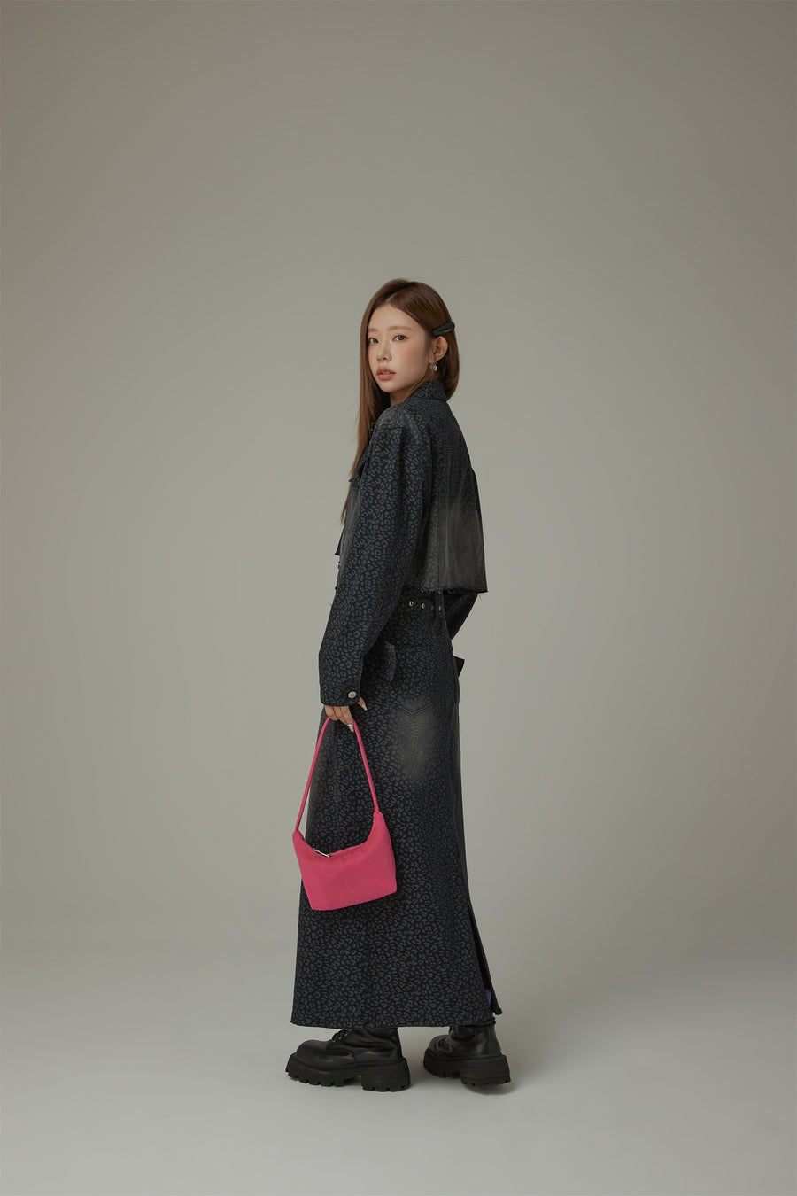 CHUU Star Logo Leopard Denim Jacket