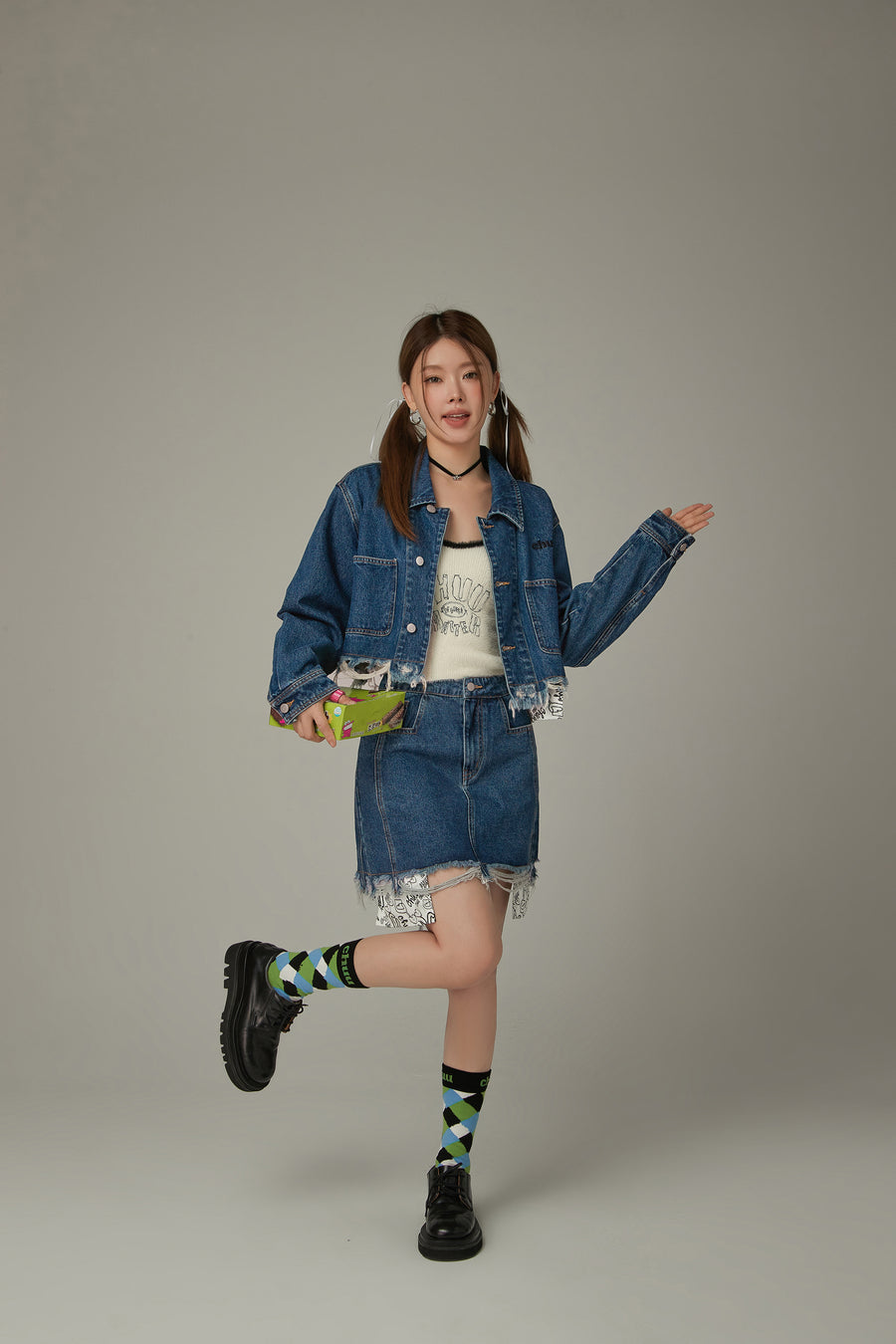 CHUU Raw Hem A-Line Denim Skirt