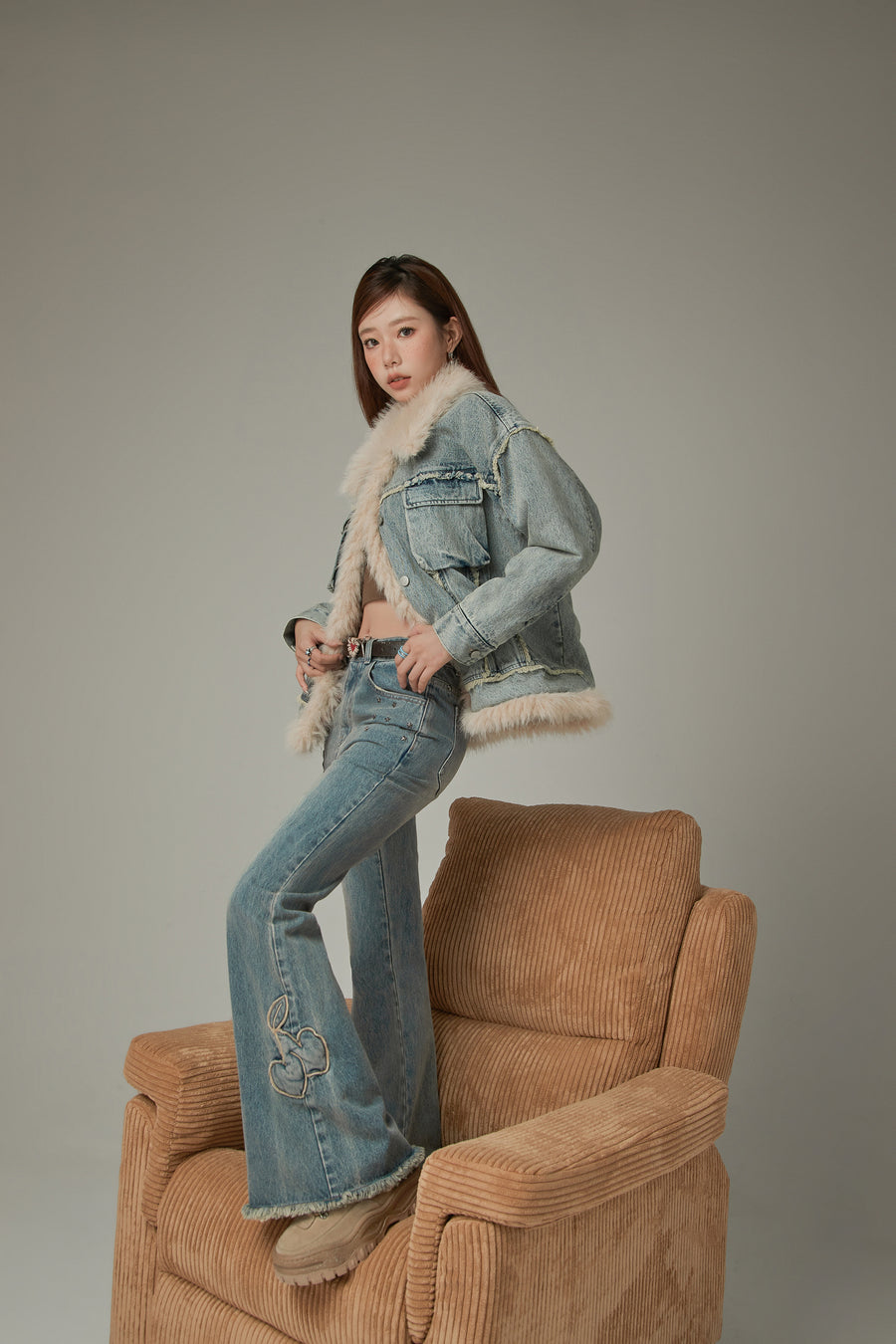 CHUU Bow Design Frayed Hem Bootcut Denim Jeans