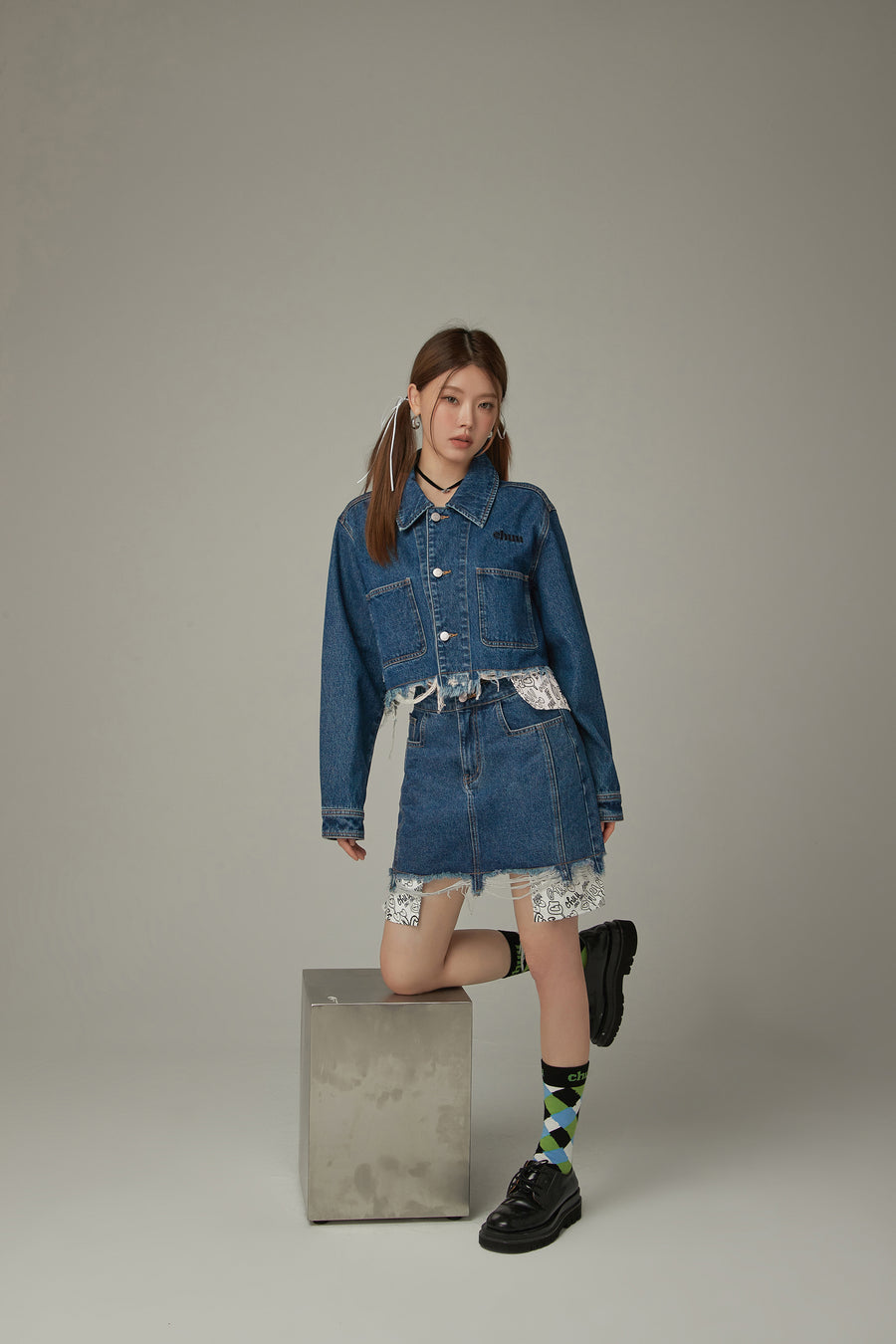 CHUU Raw Hem Denim Crop Jacket