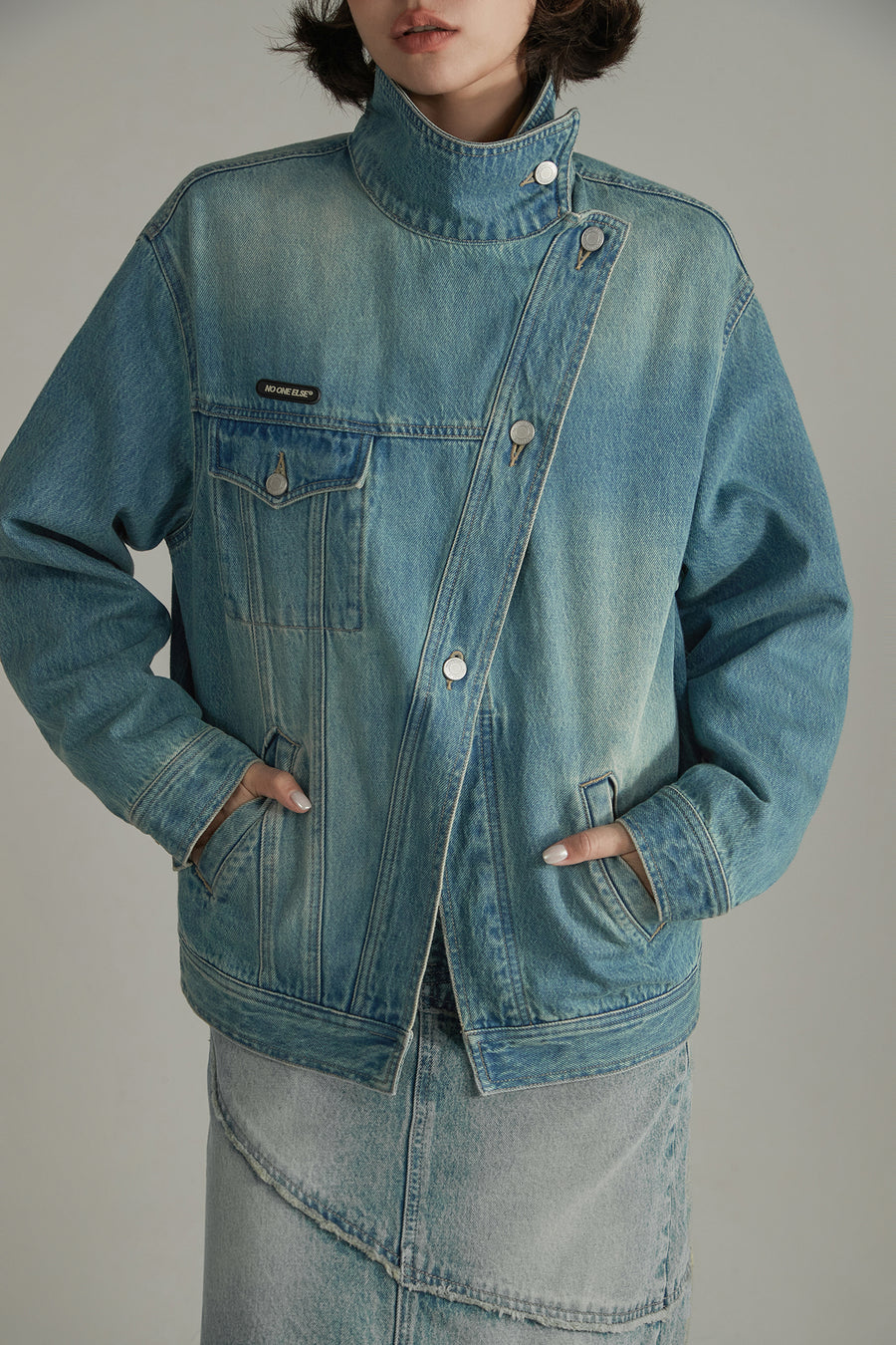 CHUU Asymmetrical High Neck Denim Jacket