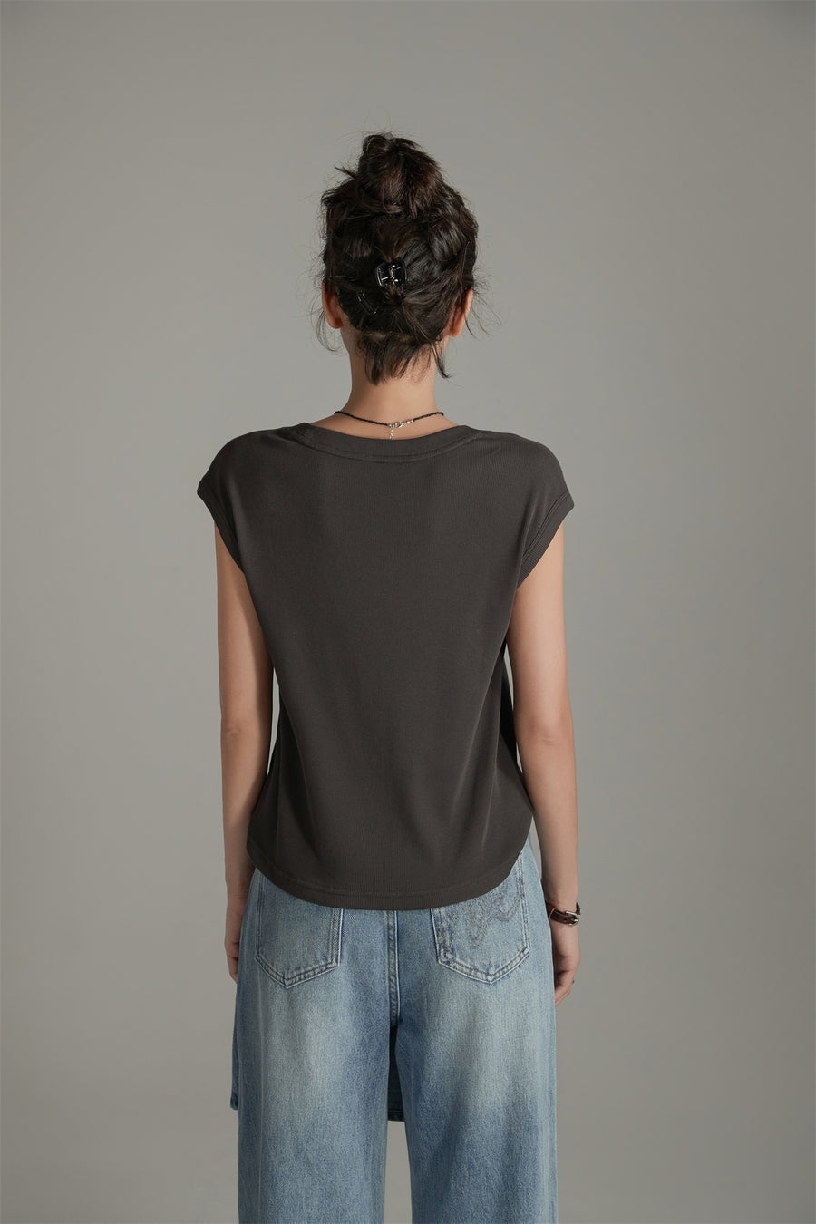 CHUU U-Neck Mushroom Club T-Shirt