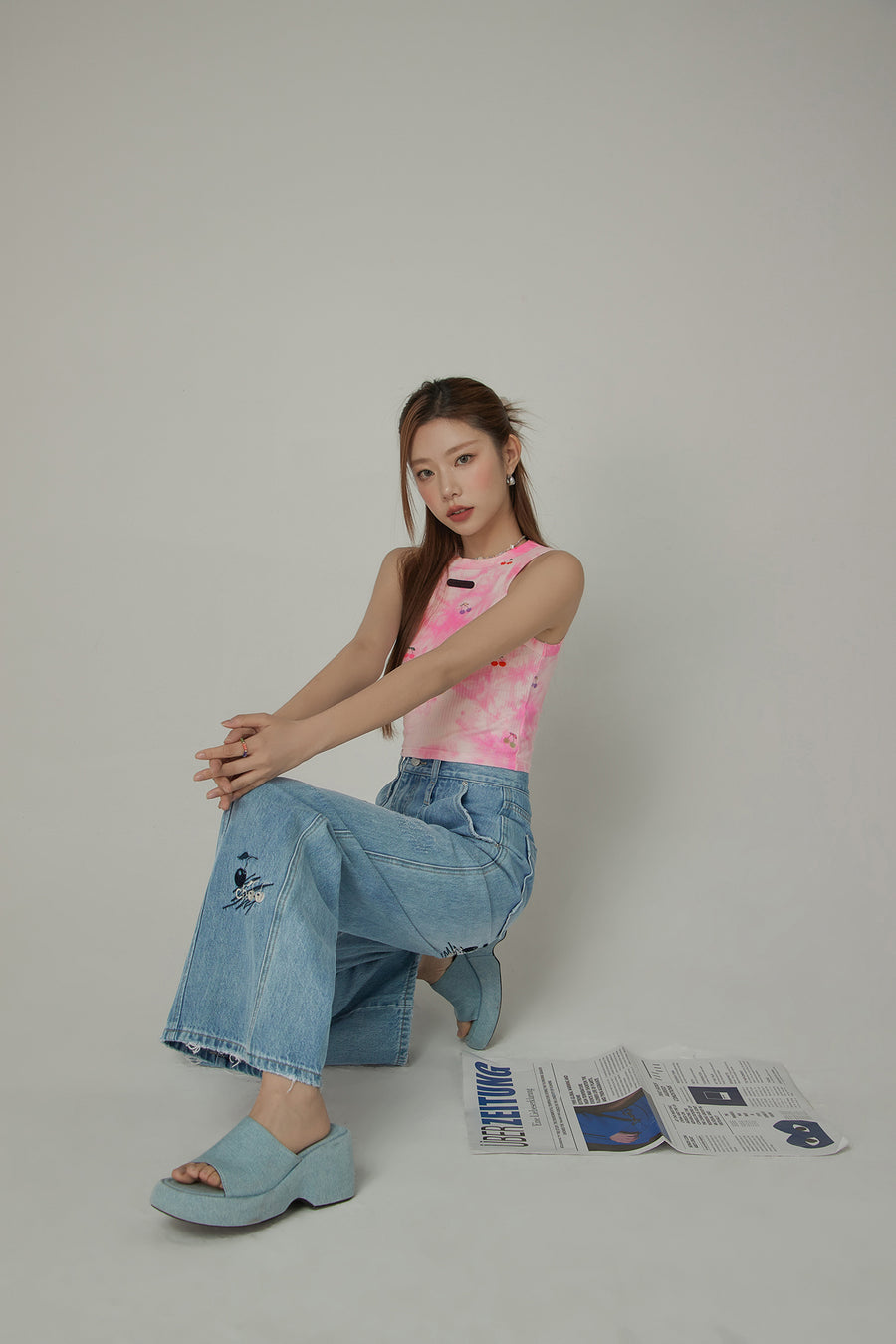 CHUU Cherry Letter Embroidered Wide Leg Straight Denim Jeans