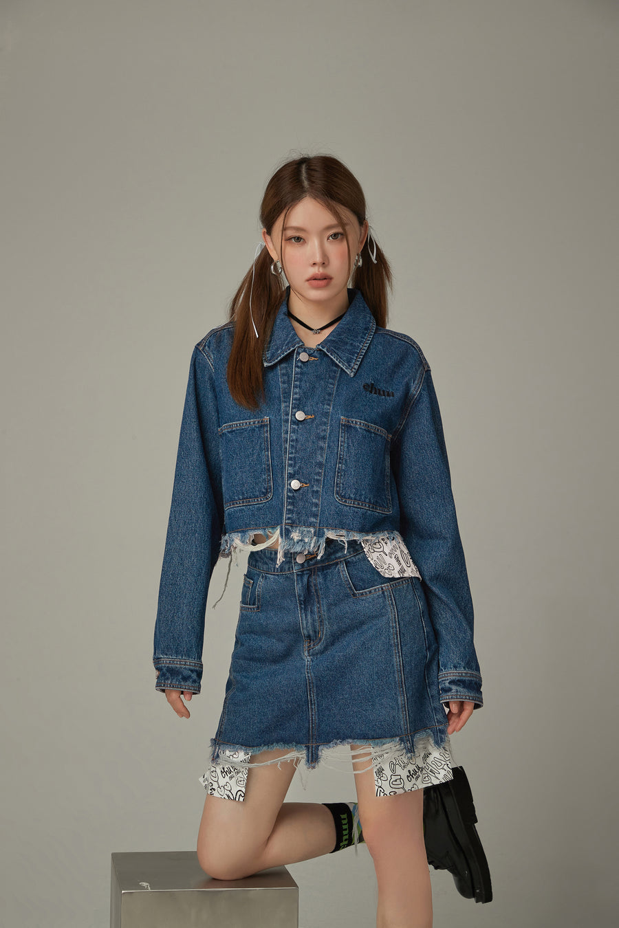 CHUU Raw Hem Denim Crop Jacket