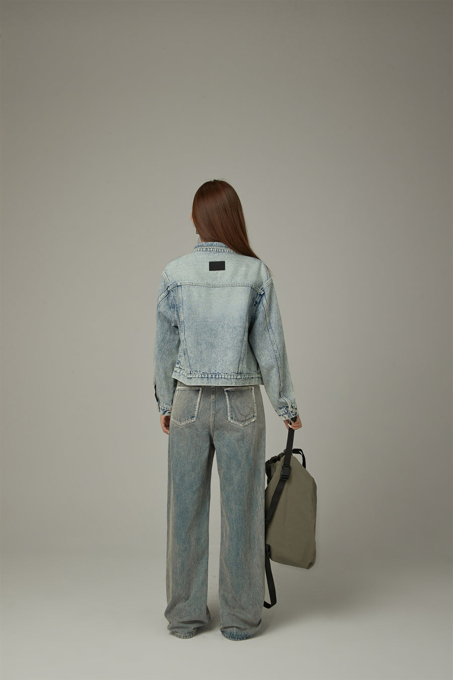 CHUU Unbalanced Shirring Denim Jacket
