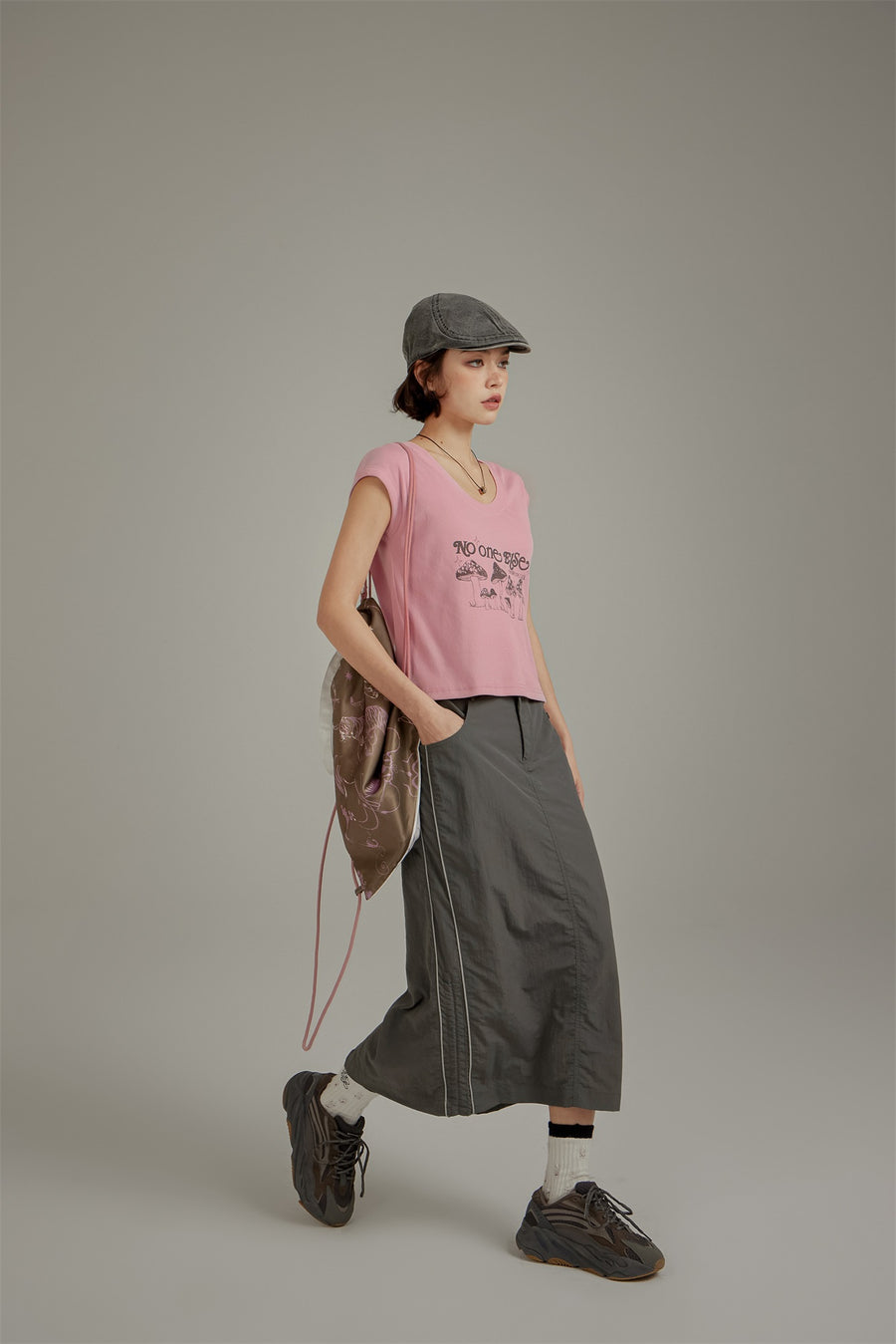 CHUU U-Neck Mushroom Club T-Shirt