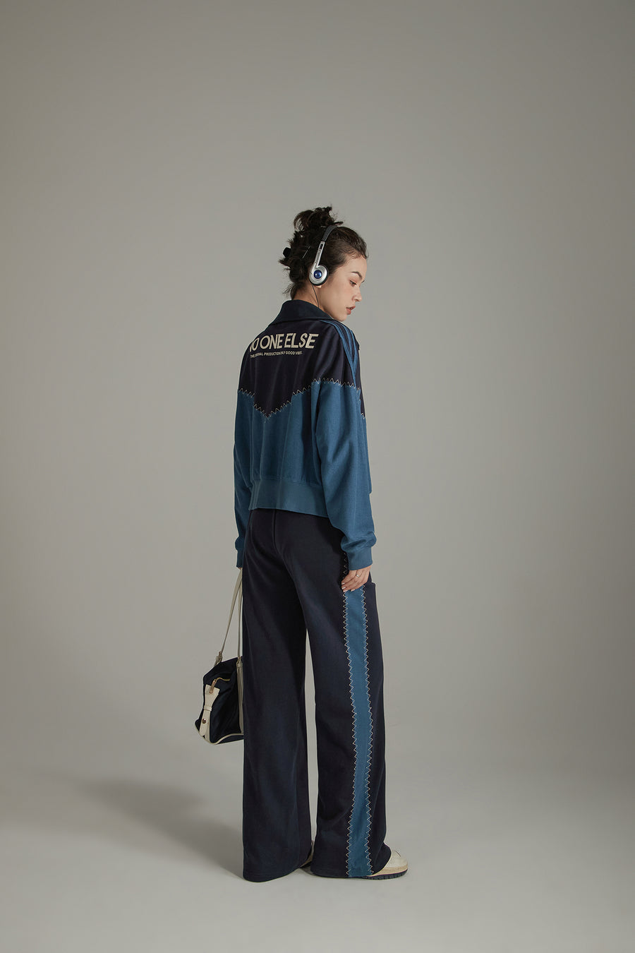 CHUU Stitch Color High Neck Zip-Up Jacket