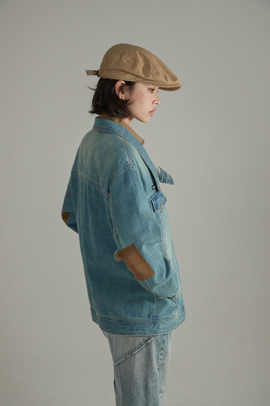 CHUU Asymmetrical High Neck Denim Jacket