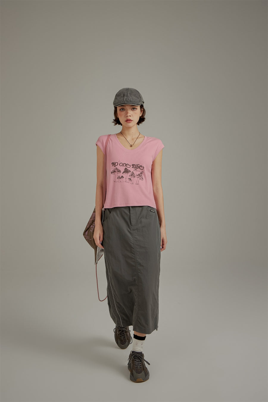 CHUU U-Neck Mushroom Club T-Shirt