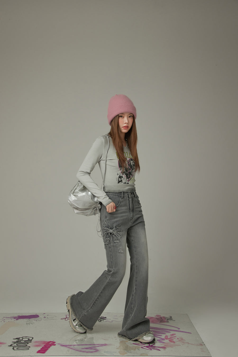 CHUU Bow Design Frayed Hem Bootcut Denim Jeans