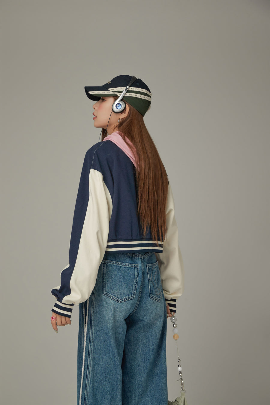 CHUU Logo Varsity Cropped Jacket