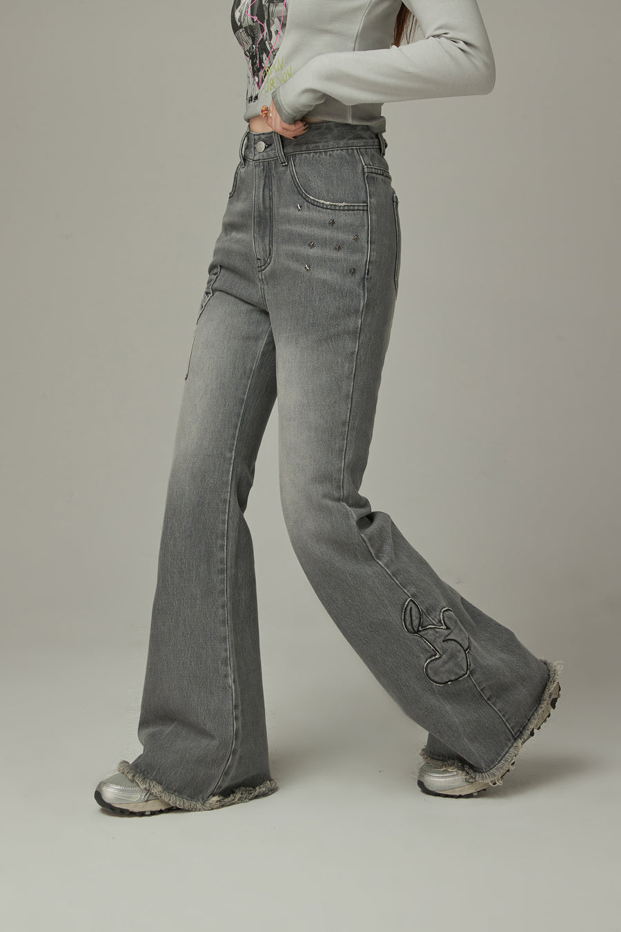 CHUU Bow Design Frayed Hem Bootcut Denim Jeans