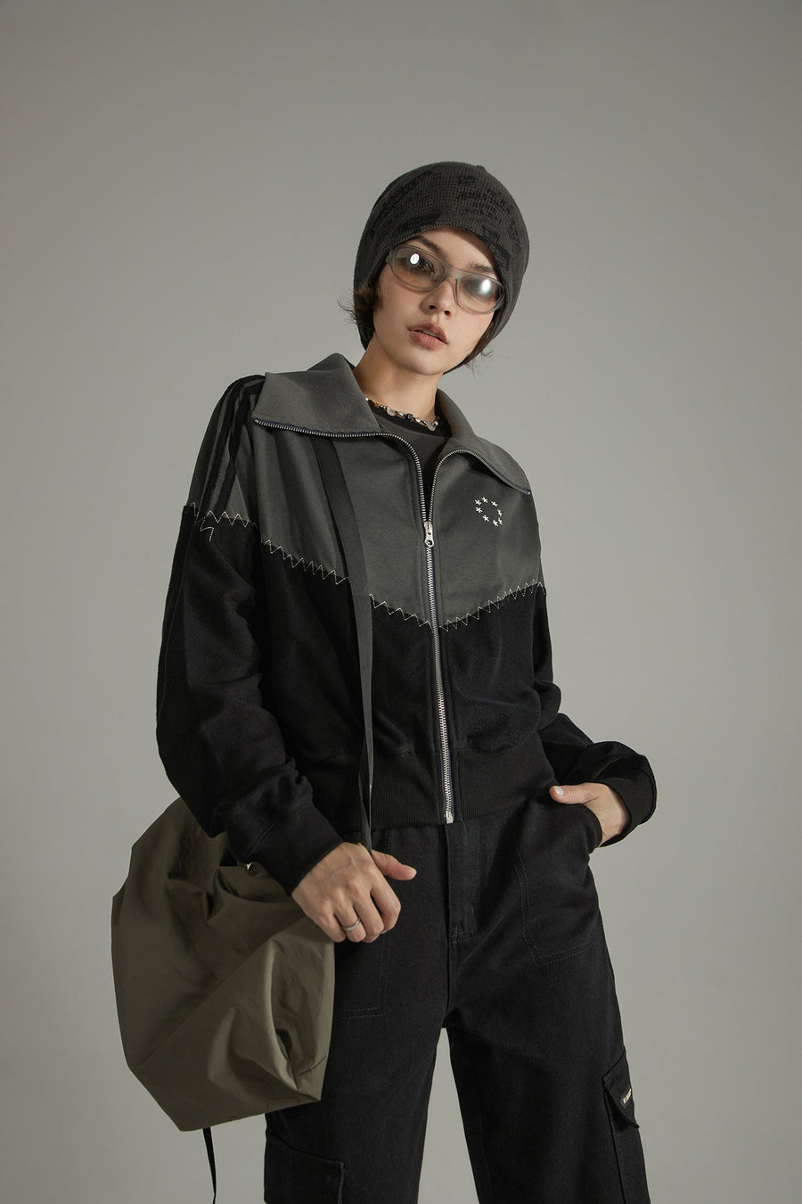 CHUU Stitch Color High Neck Zip-Up Jacket