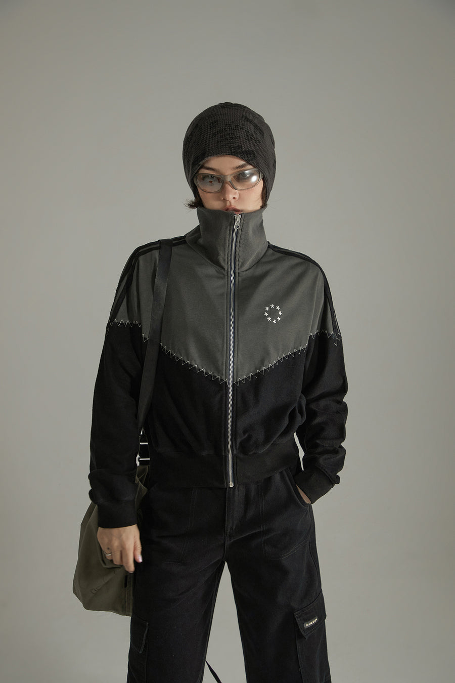 CHUU Stitch Color High Neck Zip-Up Jacket