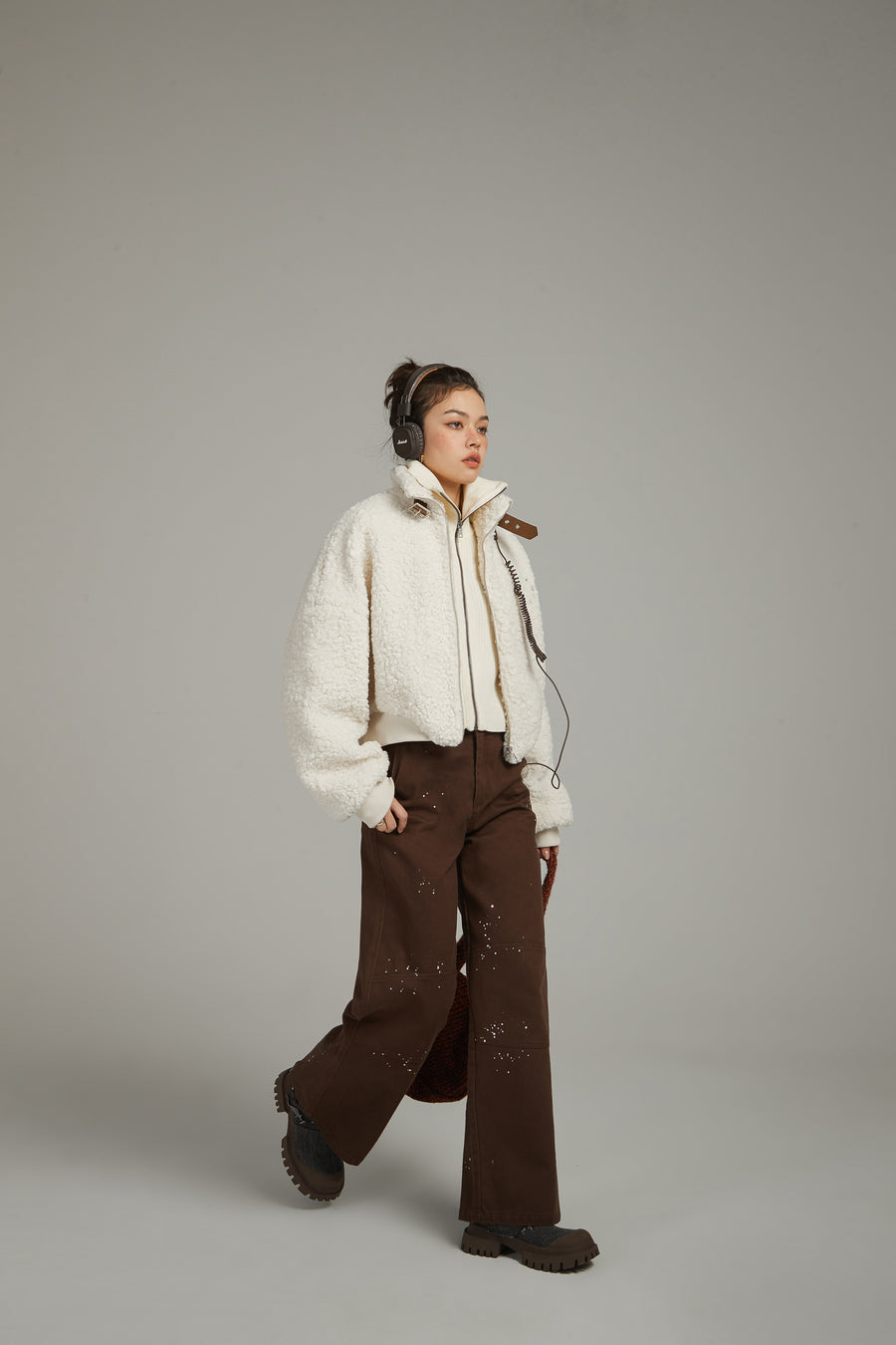 CHUU Fluffy High Neck Jacket