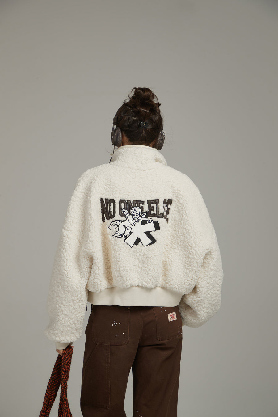 CHUU Fluffy High Neck Jacket