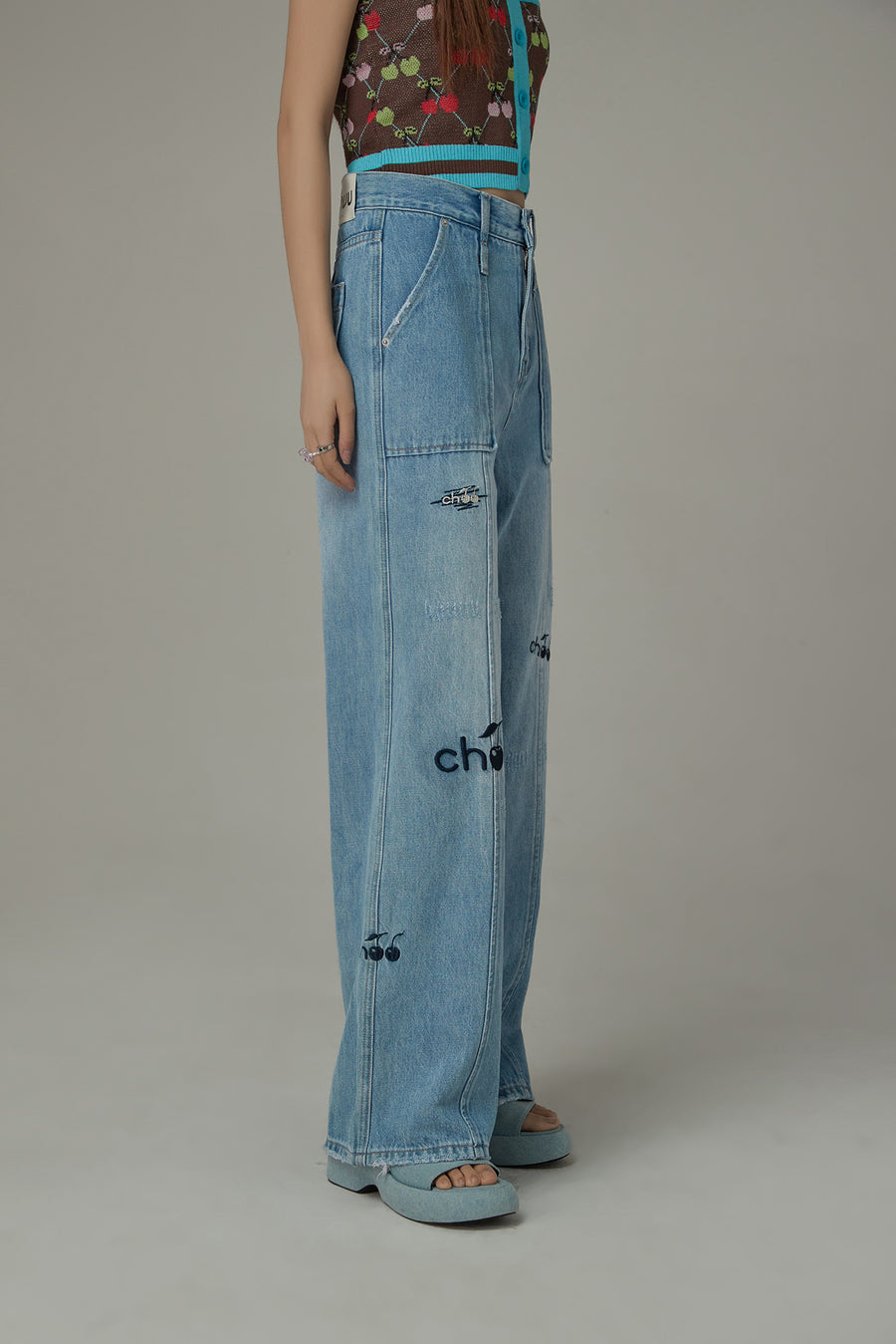 CHUU Cherry Letter Embroidered Wide Leg Straight Denim Jeans