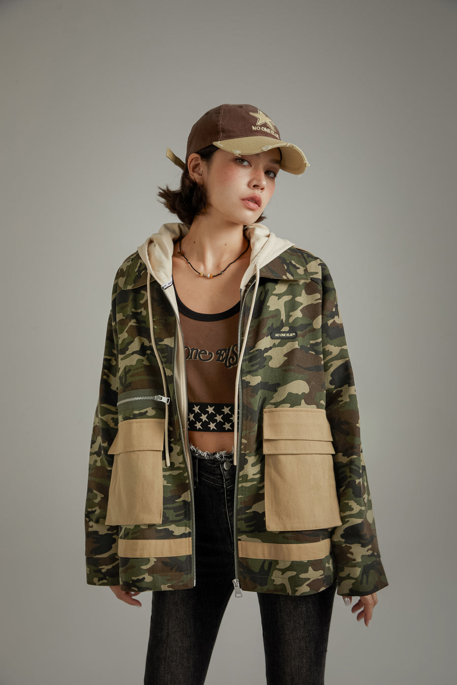 CHUU Pocket Camouflage Zip-Up Jacket