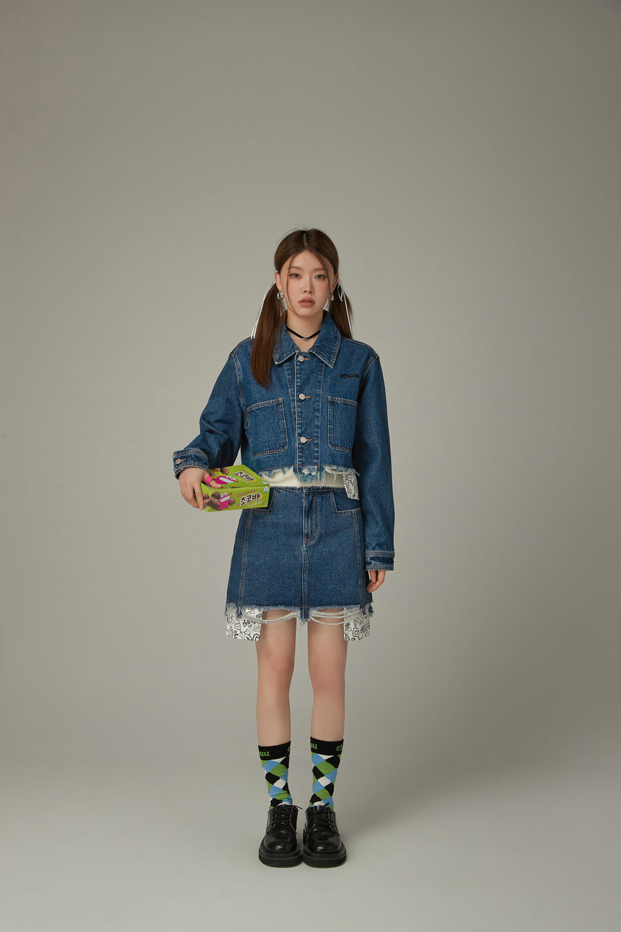 CHUU Raw Hem Denim Crop Jacket