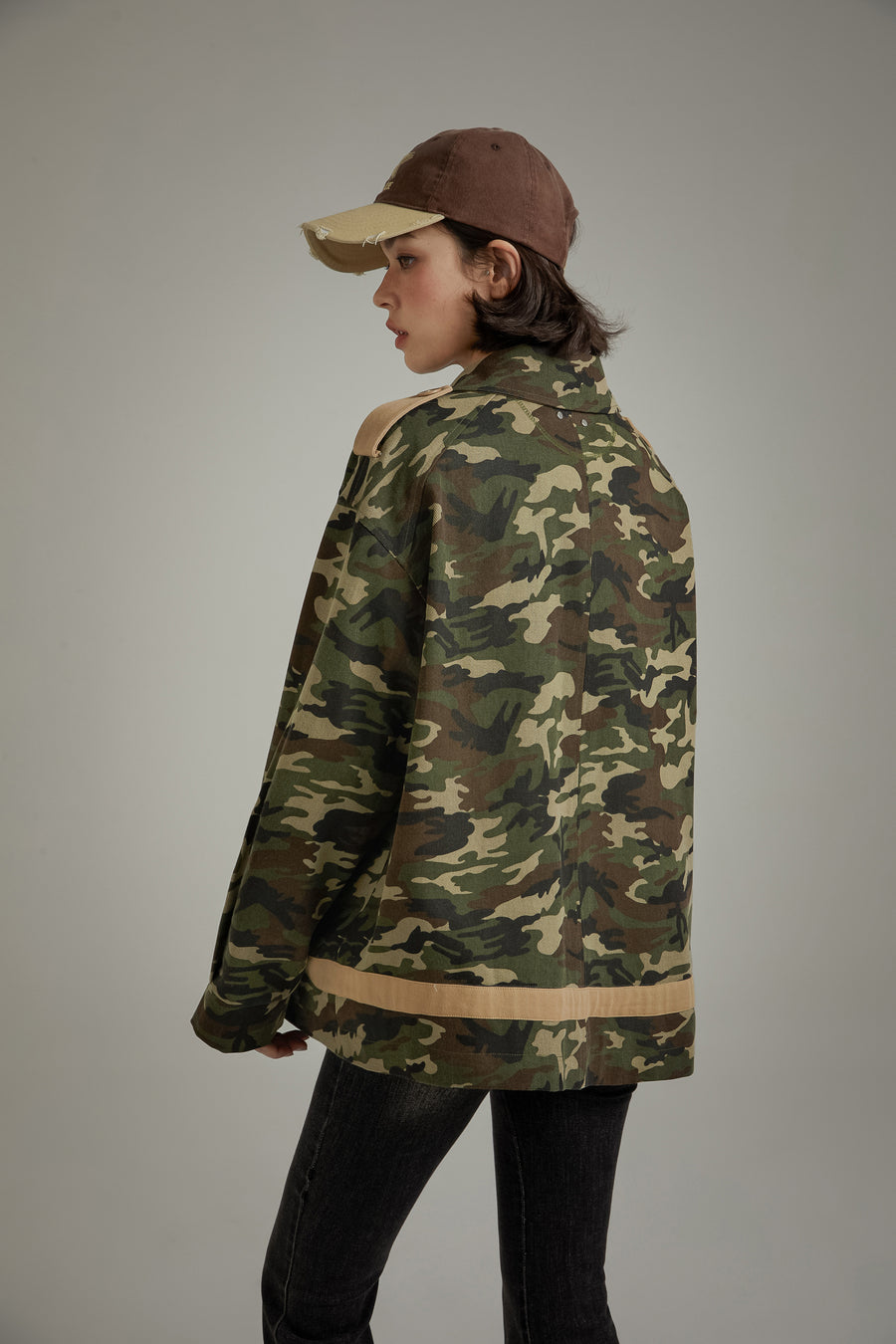 CHUU Pocket Camouflage Zip-Up Jacket