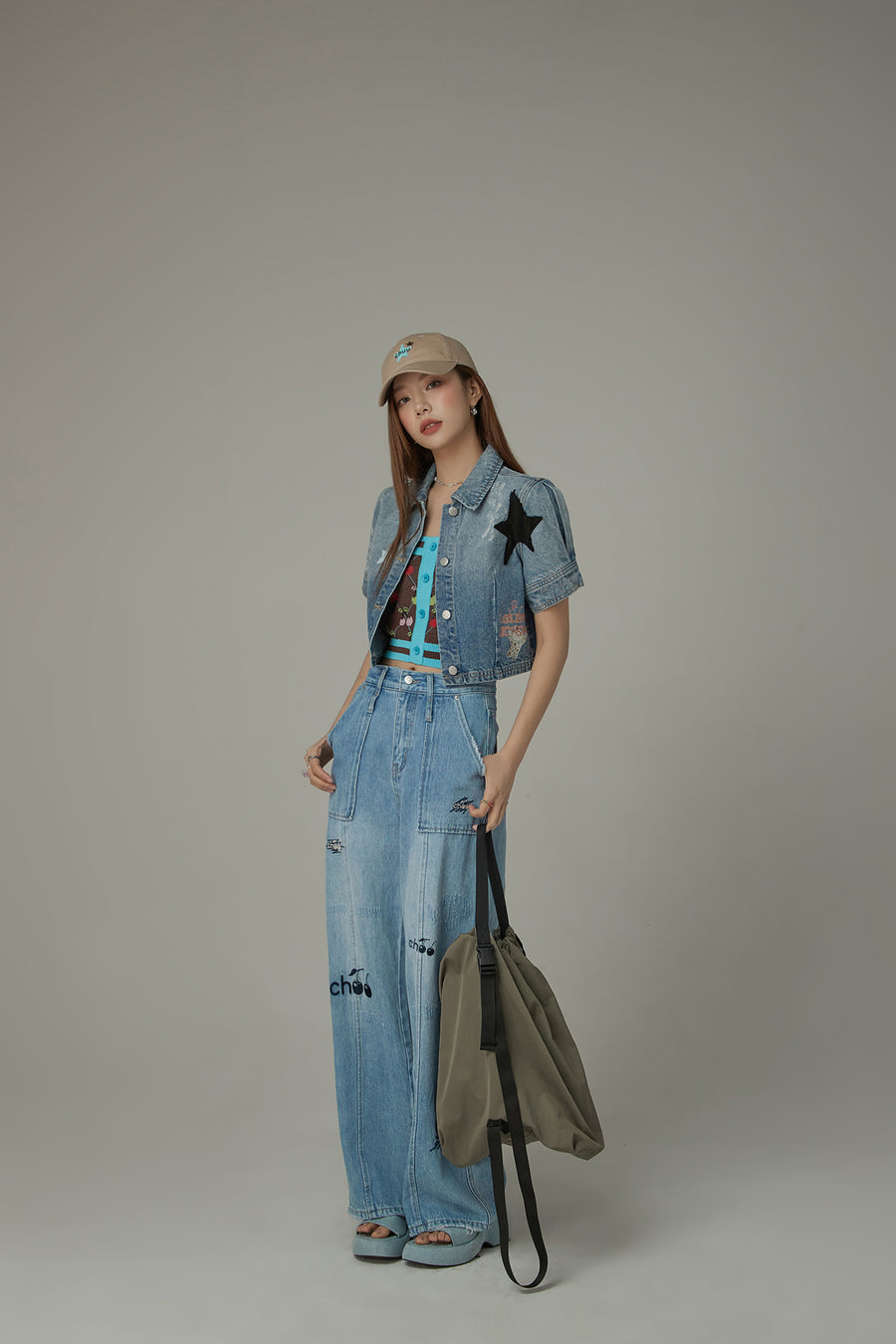 CHUU Cherry Letter Embroidered Wide Leg Straight Denim Jeans