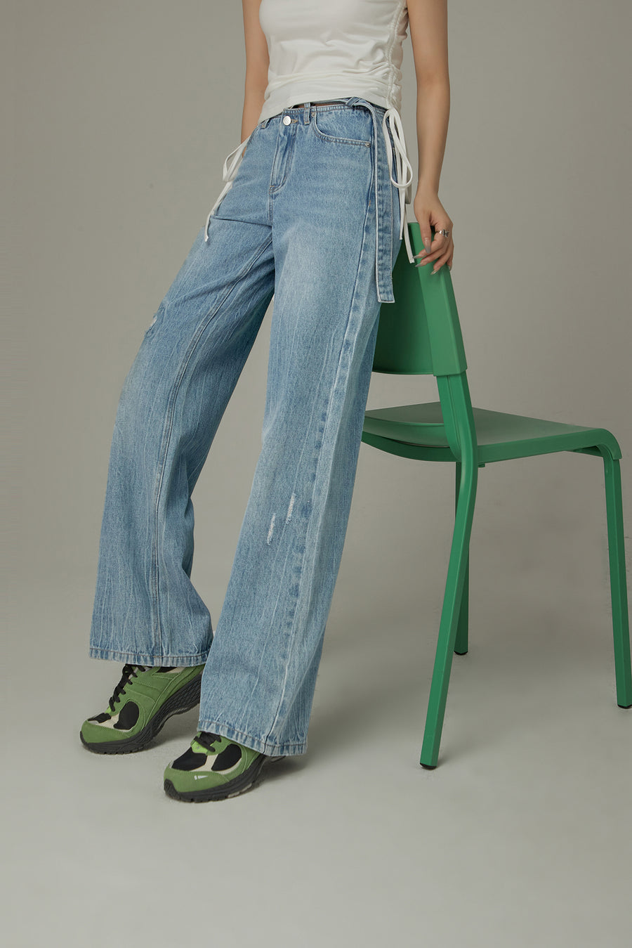 CHUU Heart Belt Waist Slit Ripped Denim Jeans