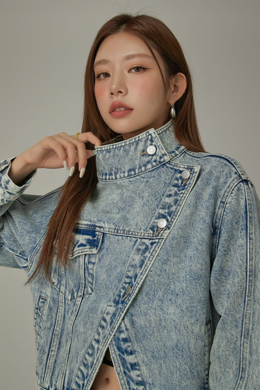 CHUU Unbalanced Shirring Denim Jacket