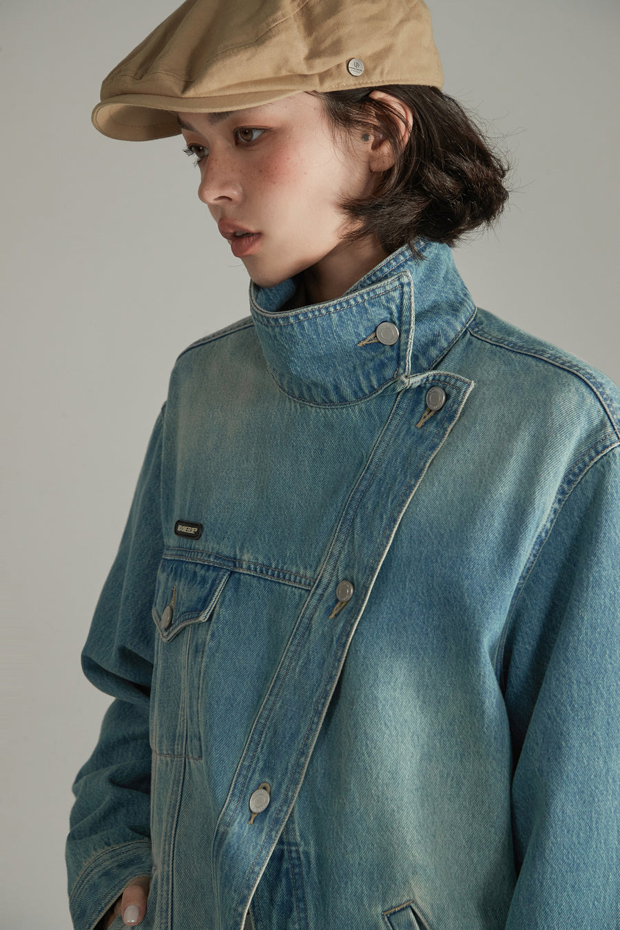 CHUU Asymmetrical High Neck Denim Jacket