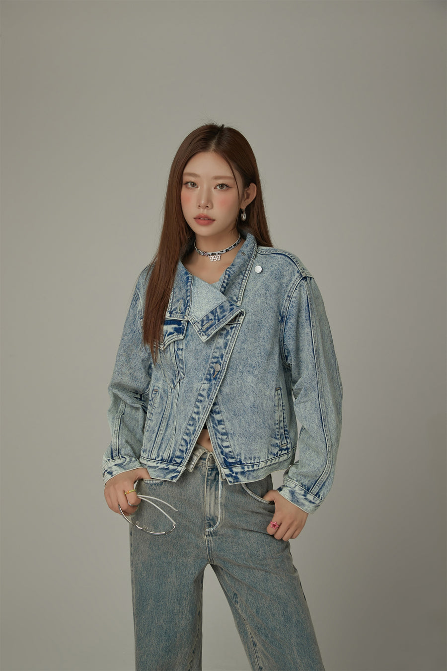 CHUU Unbalanced Shirring Denim Jacket