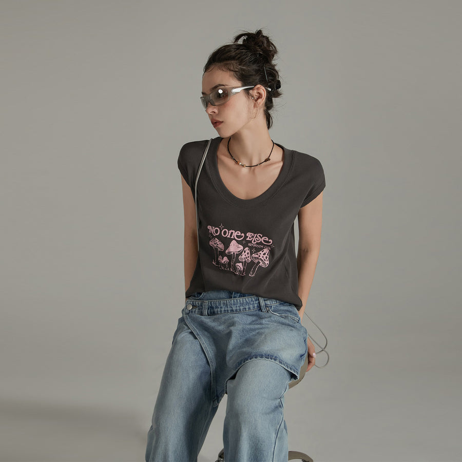 CHUU U-Neck Mushroom Club T-Shirt