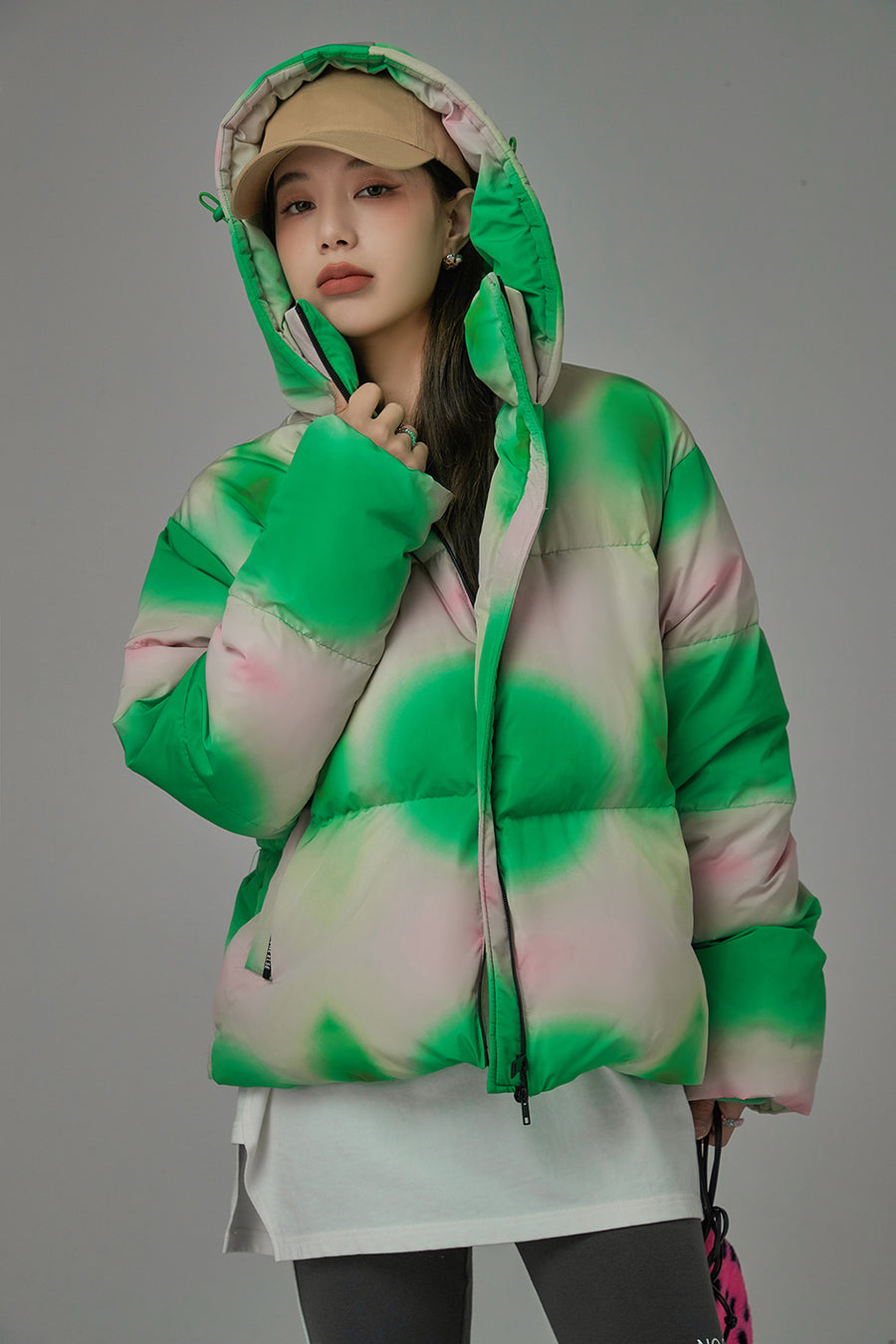 CHUU Neo Graphic Design Padded Jacket