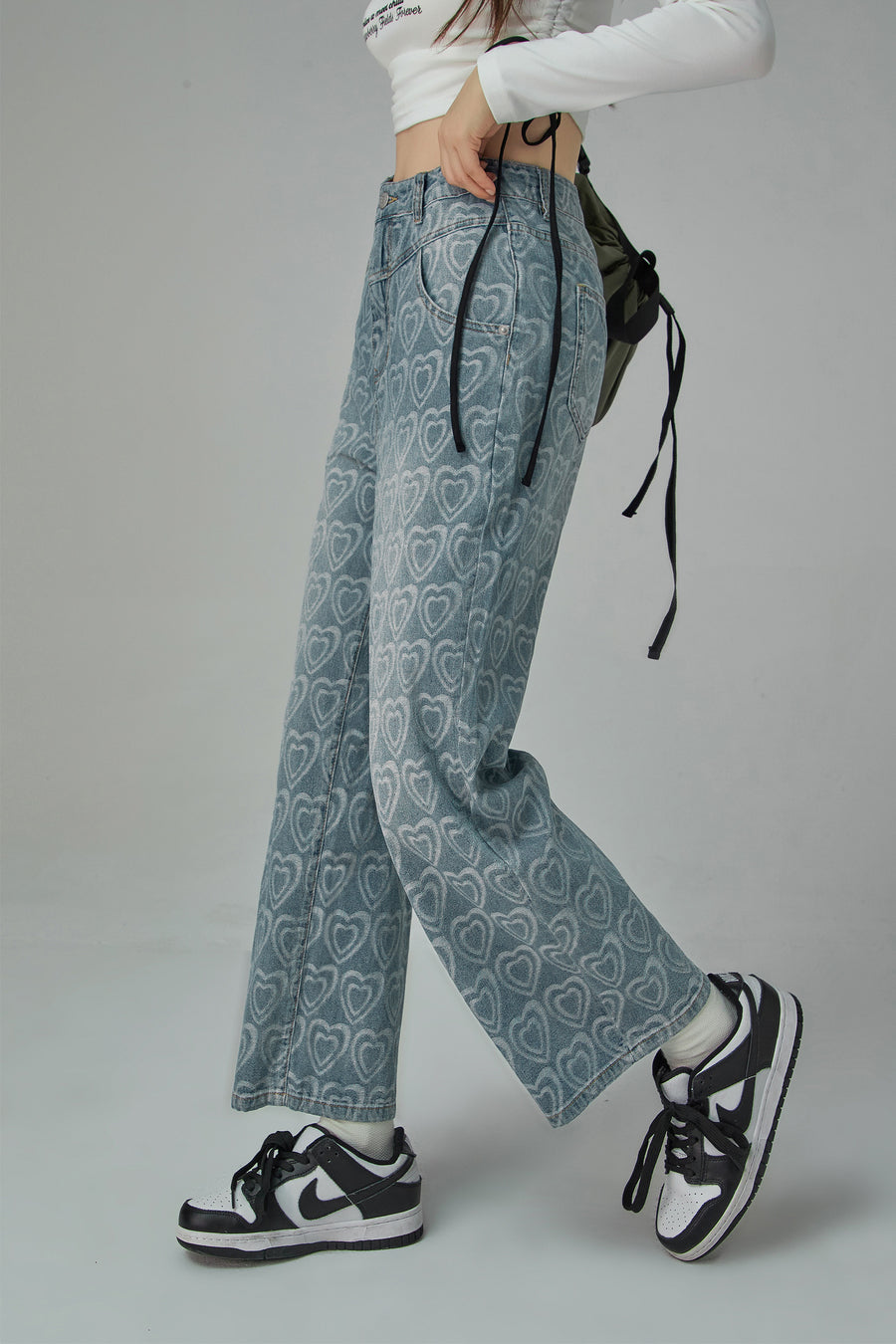 CHUU Growing Heart Straight Jeans