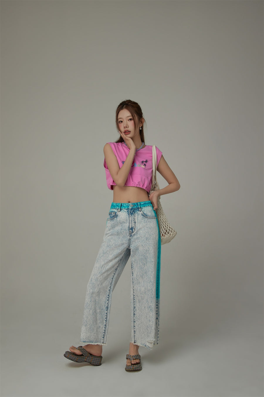 CHUU Color Outline Light Acid Wash Distressed Hem Denim Jeans