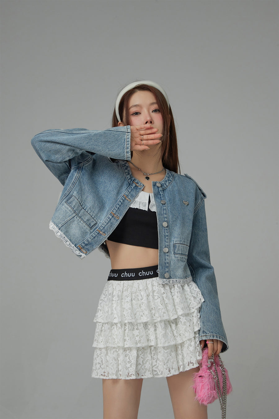 CHUU Lace Detail Cropped Denim Jacket