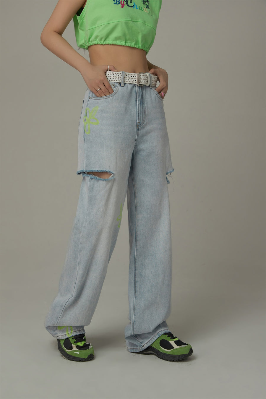 CHUU Color Flower Distressed Light Wash Straight Denim Jeans