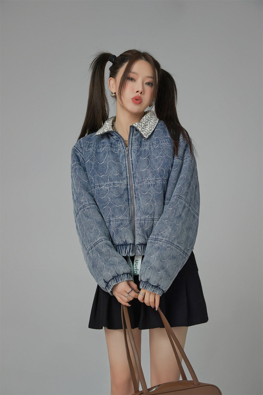 CHUU Heart Print Zip-Up Denim Jacket