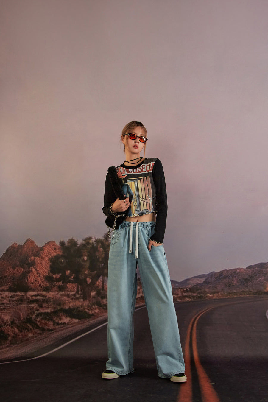 CHUU Light Wide-Legged Denim Jeans