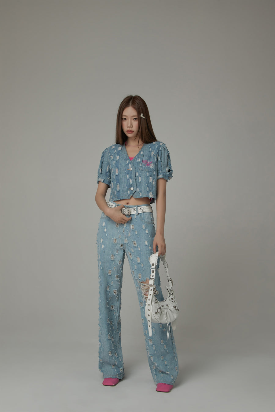 CHUU Ultra Distressed Denim Straight Light Wash Jeans