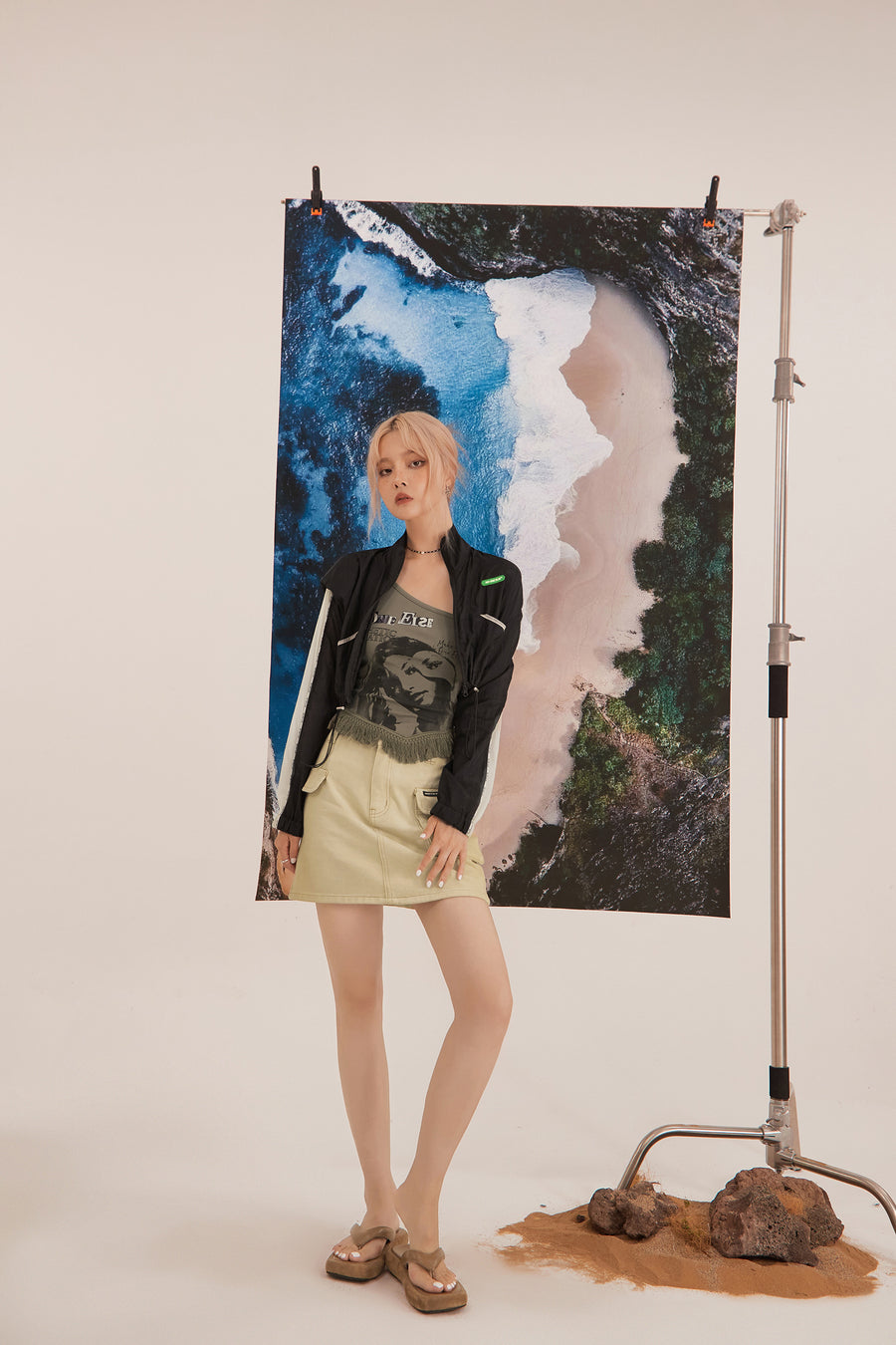 CHUU Cropped Track Jacket