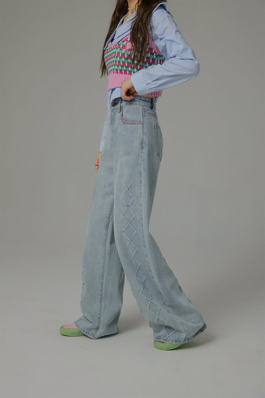 CHUU Receiving Attention Argyle Wide Denim Jeans