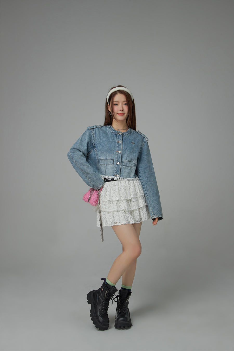 CHUU Lace Detail Cropped Denim Jacket