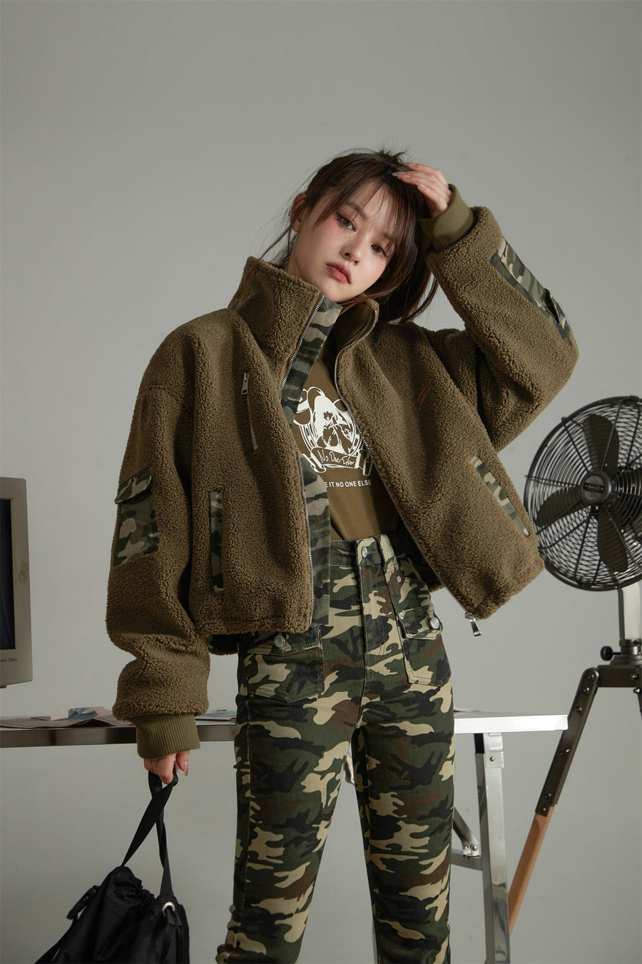 CHUU Camouflage Color Block Fleece Jacket