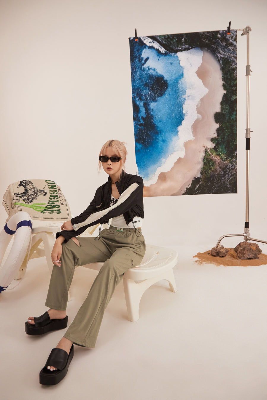 CHUU Cropped Track Jacket