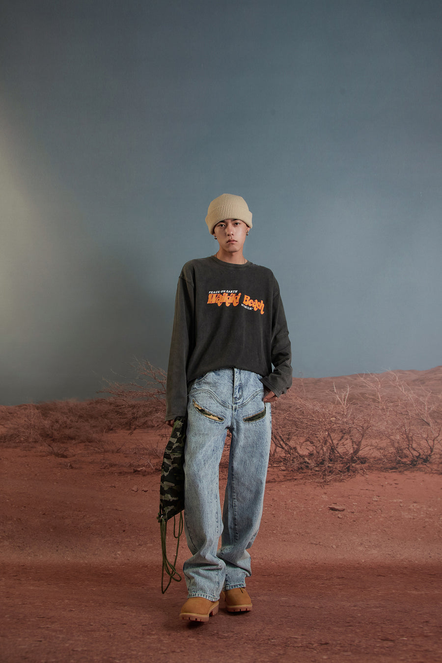 CHUU Front Cameo Detail Straight Jeans