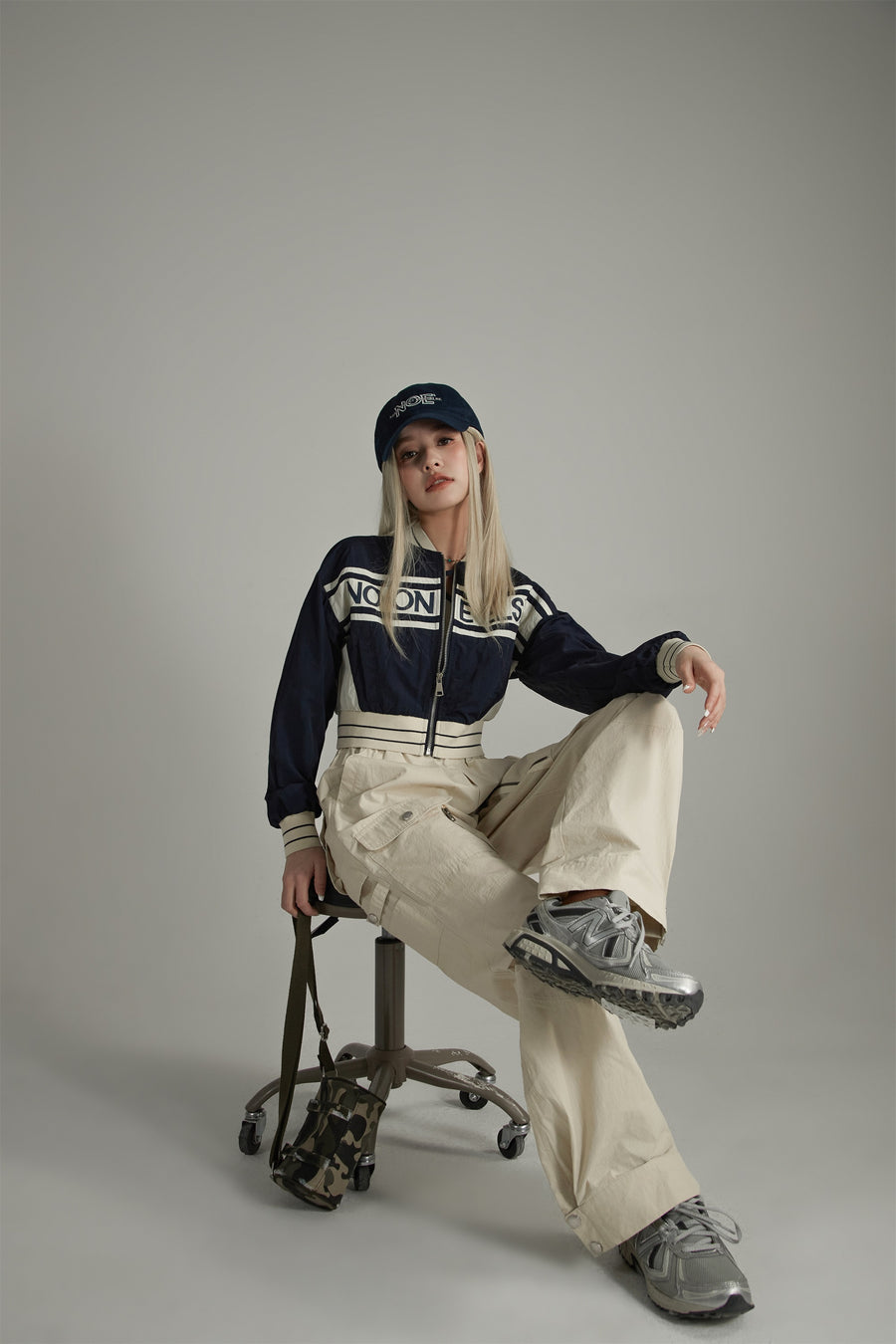 CHUU Noe Logo Color Matching Cropped Jacket