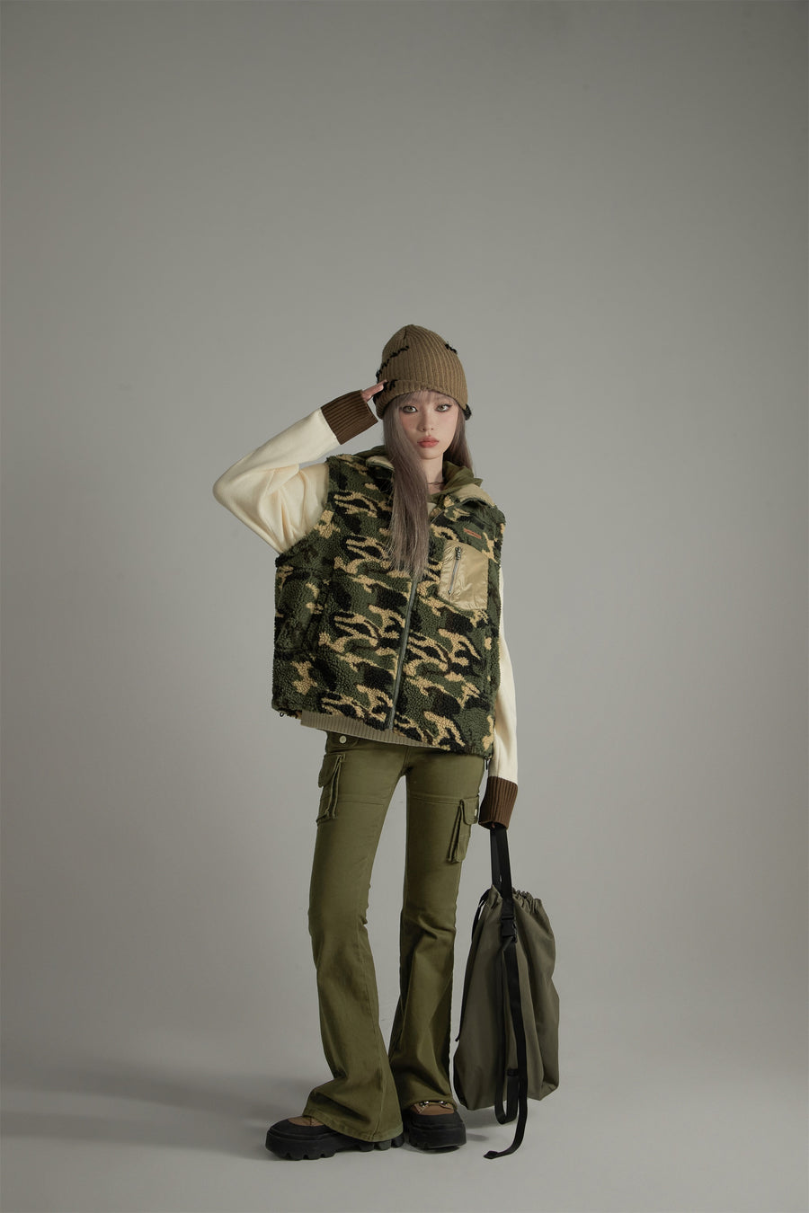 CHUU Camouflage Fleece Zip-Up Vest Jacket